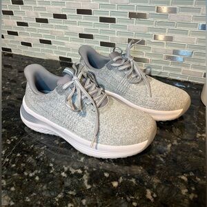 Women’s Size 7B OrthoFeet Gray Sneakers LIKE NEW NIRA style